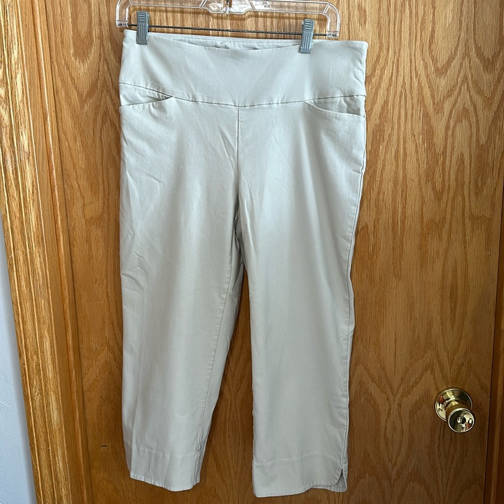 Khaki S.C. & Co. Pull On Capris